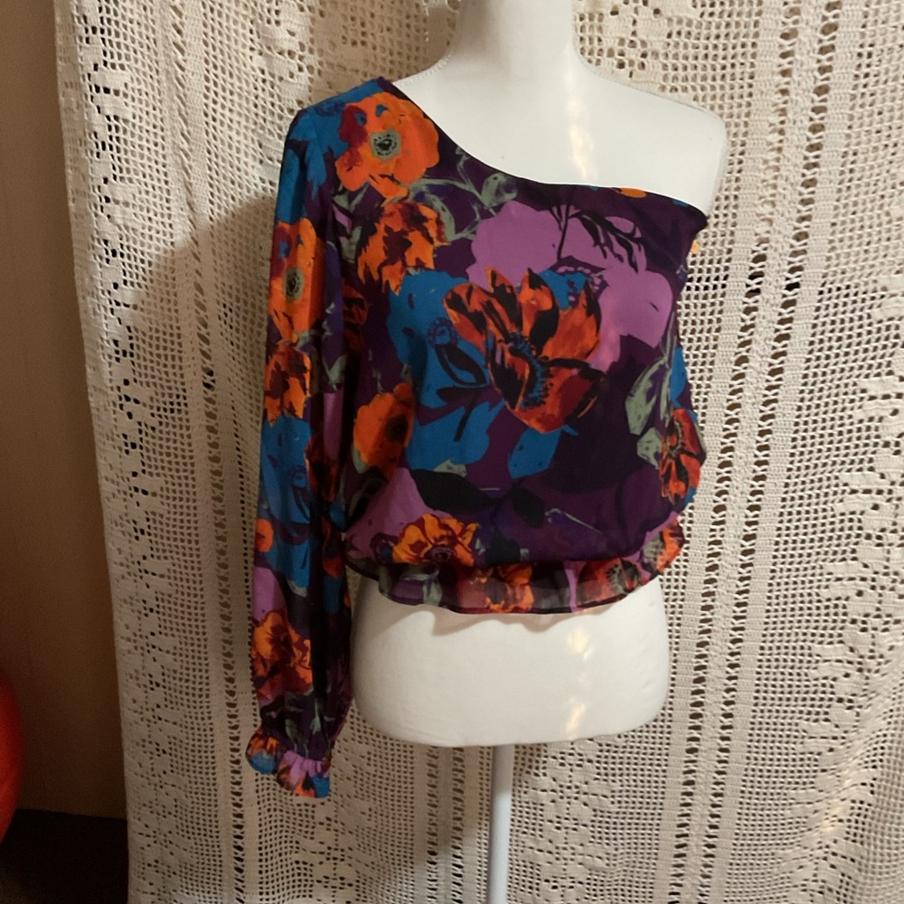 Lush purple floral one shoulder blouse top Medium